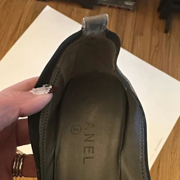 CHANEL Two-Tone Black and Gray Heels size 41 - Picture 10 of 10